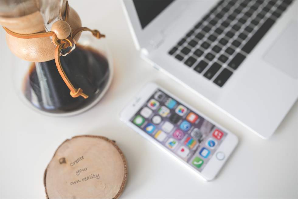 coffee-apple-iphone-desk1